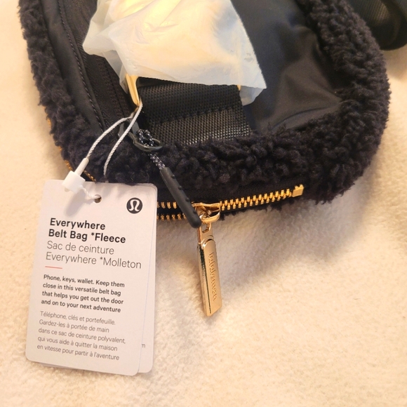 LULULEMON ATHLETICA Unisex Black Everywhere Fleece Belt Bag Fanny Pack NWT - Picture 6 of 10